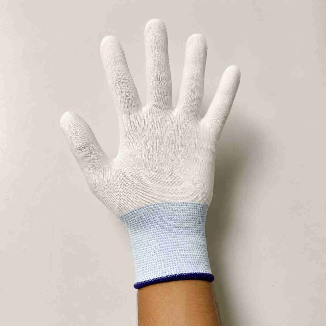 A knitted glove made from Hong&rsquo;an DTY yarn
